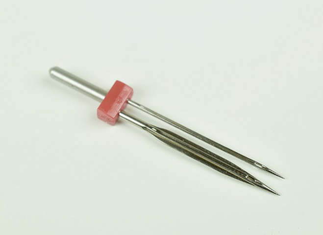 Иглы Schmetz для мережки двойные №100/2.5, 2 шт.